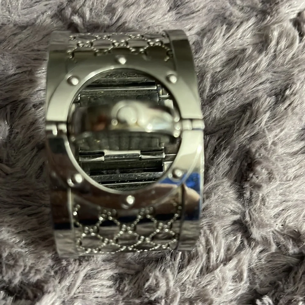 Gucci Twirl Watch Retail was $2399. Comes with watch box inside box. W Gucci Bag - Picture 7 of 10